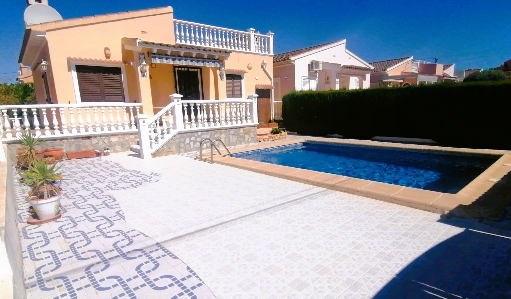 SOUTH FACING DETACHED VILLA WITH PRIVATE POOL LOCATED IN THE SOUGHT AFTER HORIZONTE AREA OF PLAYA FLAMENCA