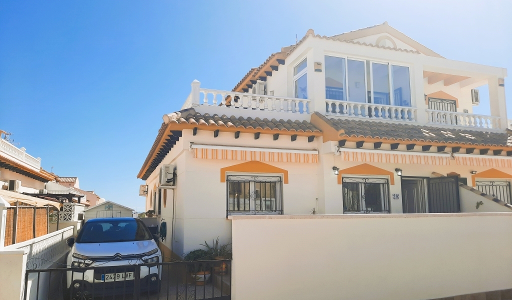 STUNNING QUAD PROPERTY LOCATED IN LOS NARAJOS II COMPLEX, LOS ALTOS