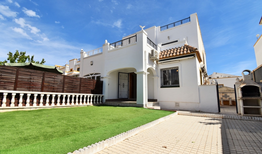 3 Bedroom 2 Bathroom Quad Villa in Orihuela Costa