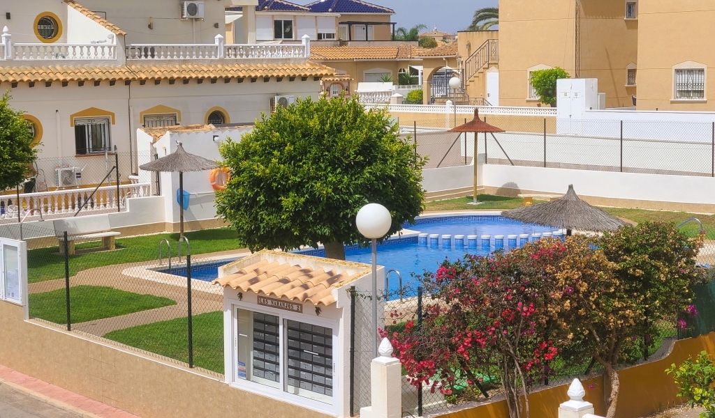STYLISH QUAD PROPERTY LOCATED IN LOS ALTOS, ORIHUELA COSTA