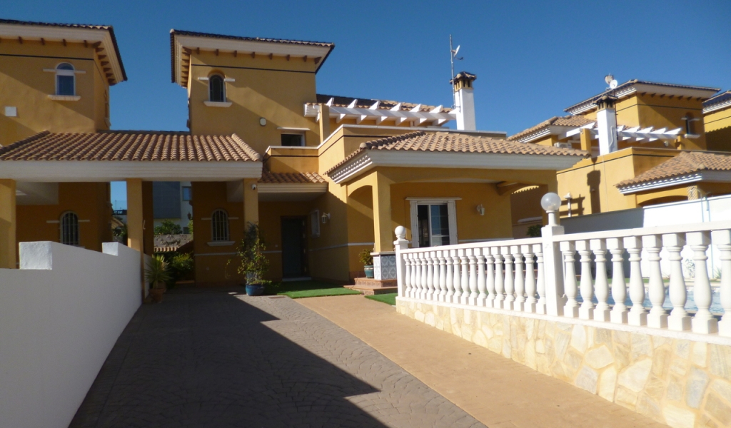 4 Bedroom 2 Bathroom Villa in La Zenia