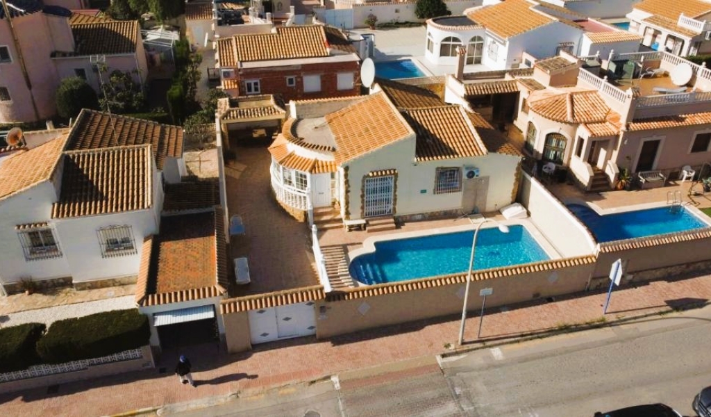 DETACHED VILLA FOR SALE WITH TOURIST LICENCE LOCATED IN LA FLORIDA