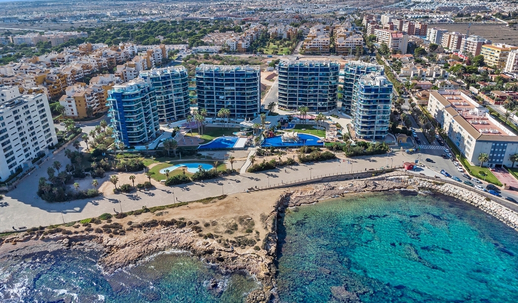 STUNNING FRONT LINE APARTMENT LOCATED IN THE EXCLUSIVE SEA SENSES APARTMENT COMPLEX, PUNTA PRIMA