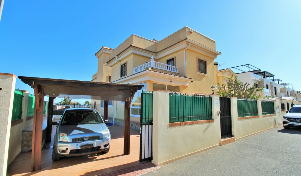3 Bedroom 2 Bathroom Villa in Cabo Roig