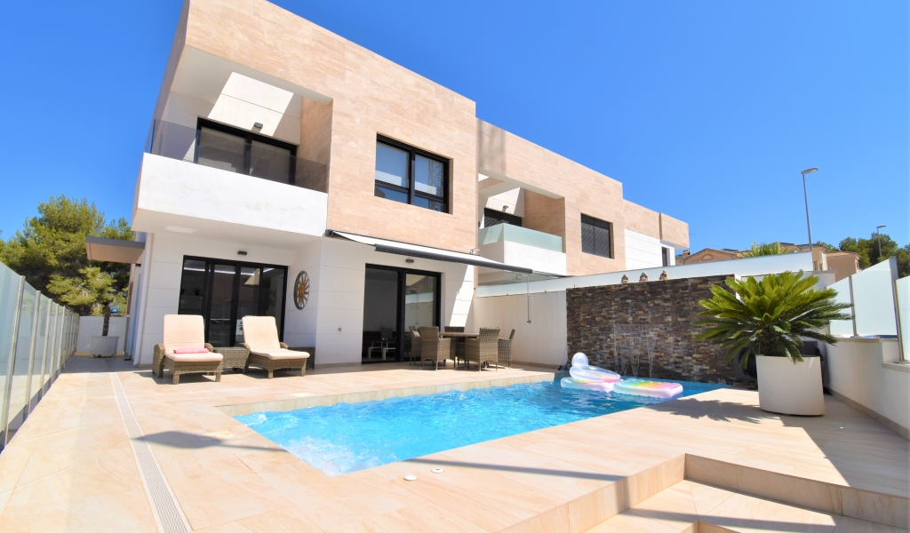 3 Bedroom 4 Bathroom Detached Villa in Orihuela Costa