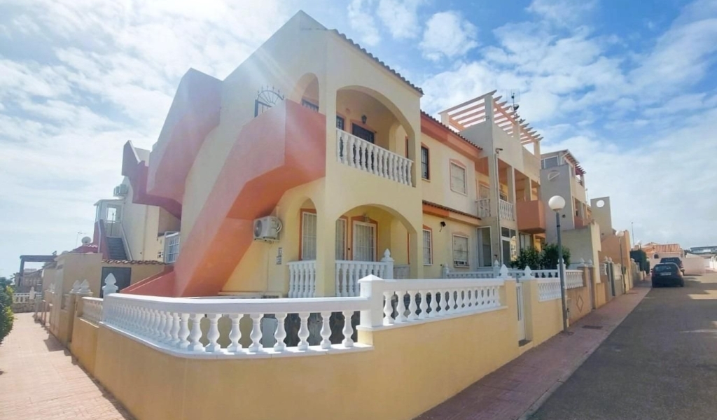BEATULITY RENOVATED MODERN GROUND FLOOR APARTMENT  IN LA FLORIDA
