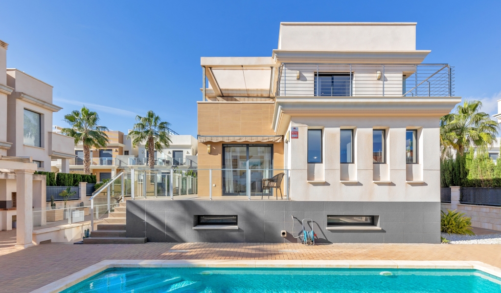 5 Bedroom 4 Bathroom Villa in Orihuela