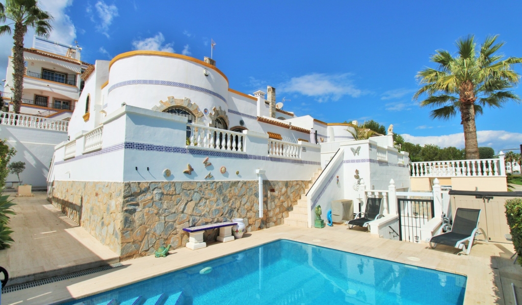 3 Bedroom 2 Bathroom Villa in Villamartin
