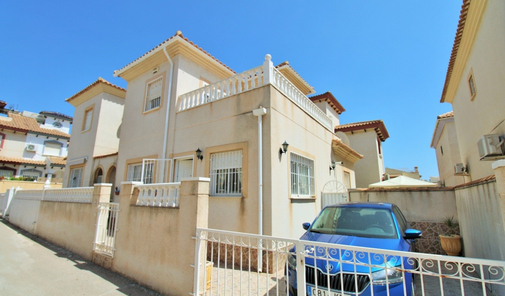 3 Bedroom 2 Bathroom Villa in Playa Flamenca
