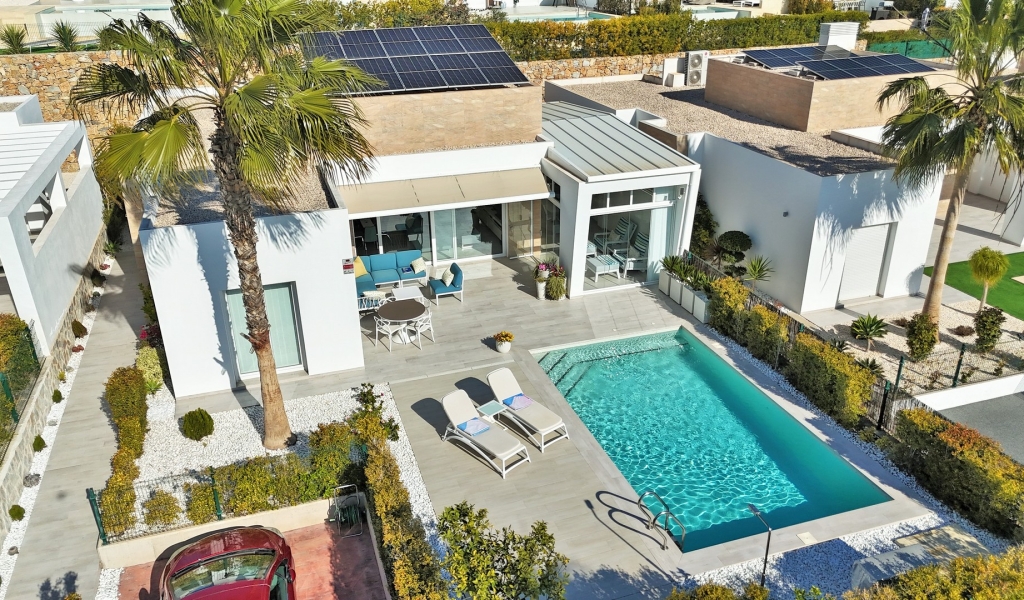 3 Bedroom 2 Bathroom Villa in Algorfa