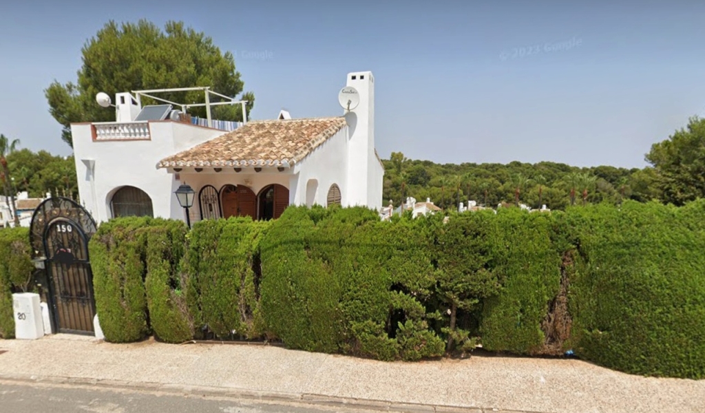 4 Bedroom 2 Bathroom Villa in Villamartin