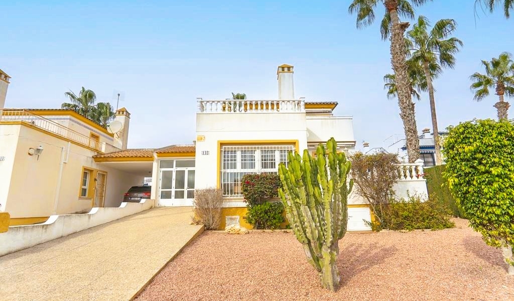 SEMI-DETACHED VILLA FOR SALE IN THE DESIRABLE COMPLEX OF RIOJA, LOS DOLSES