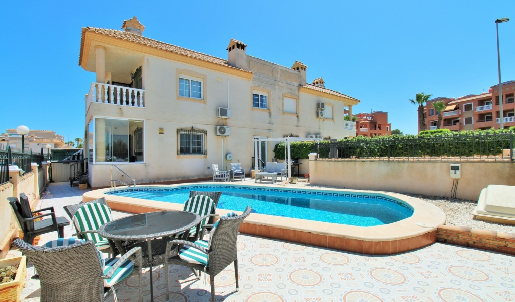 2 Bedroom 2 Bathroom Apartment in Villamartin