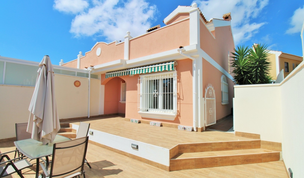 3 Bedroom 2 Bathroom Villa in Cabo Roig