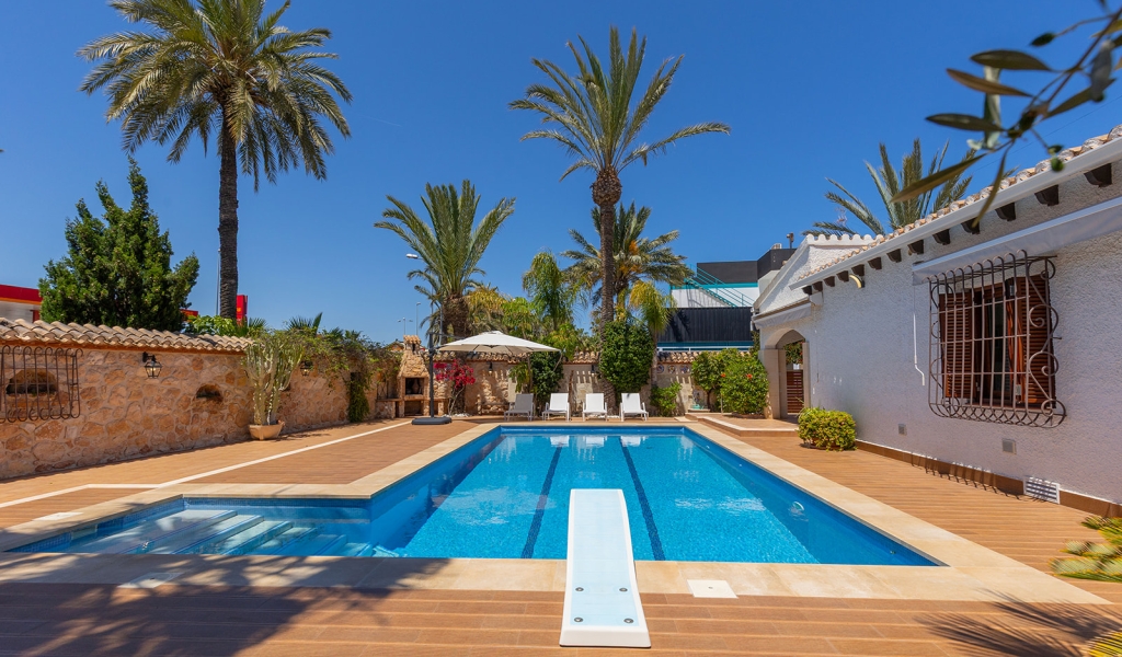4 Bedroom 2 Bathroom Villa in Orihuela Costa