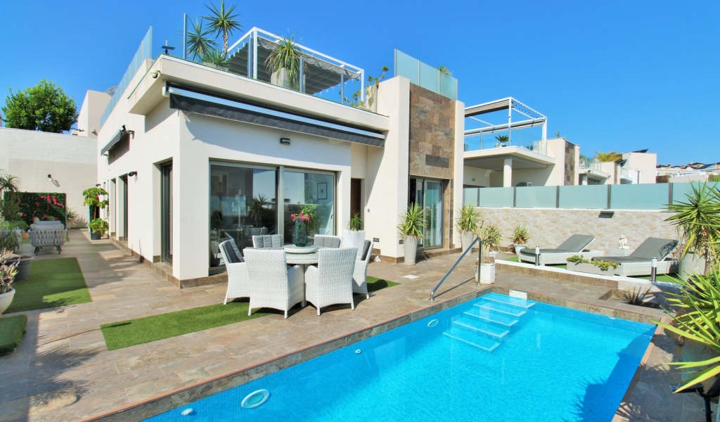 4 Bedroom 2 Bathroom Villa in Villamartin