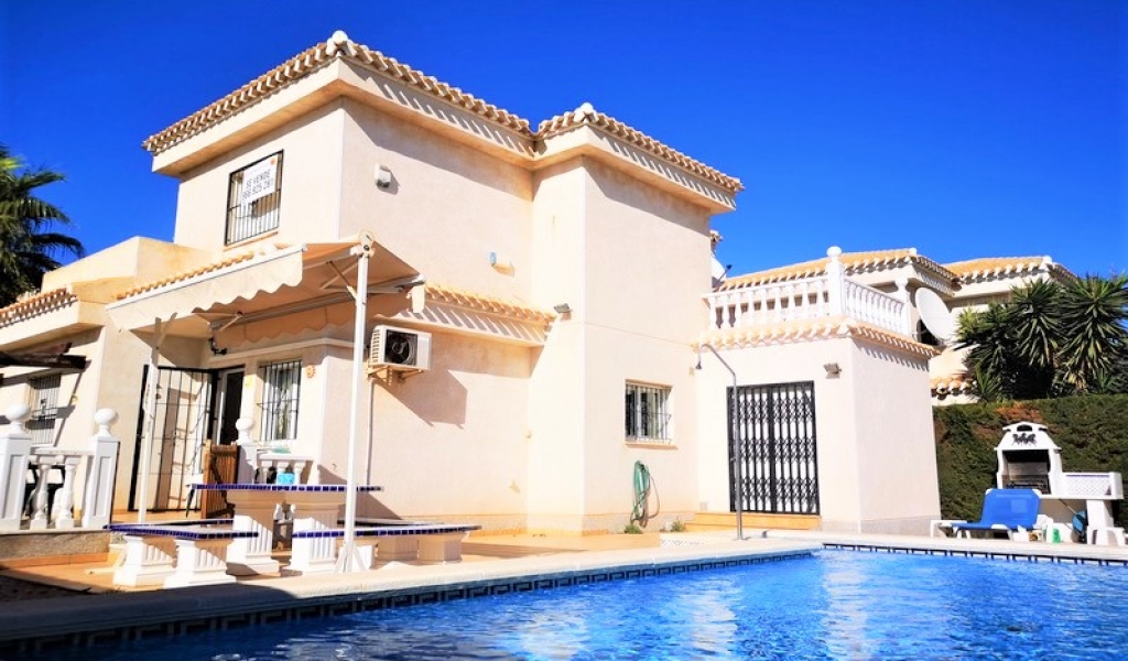 FABULOUS DETACHED VILLA LOCATED IN PLAYA FLAMENCA JUST OVER A 5 MINUTE WALK TO THE BEACH