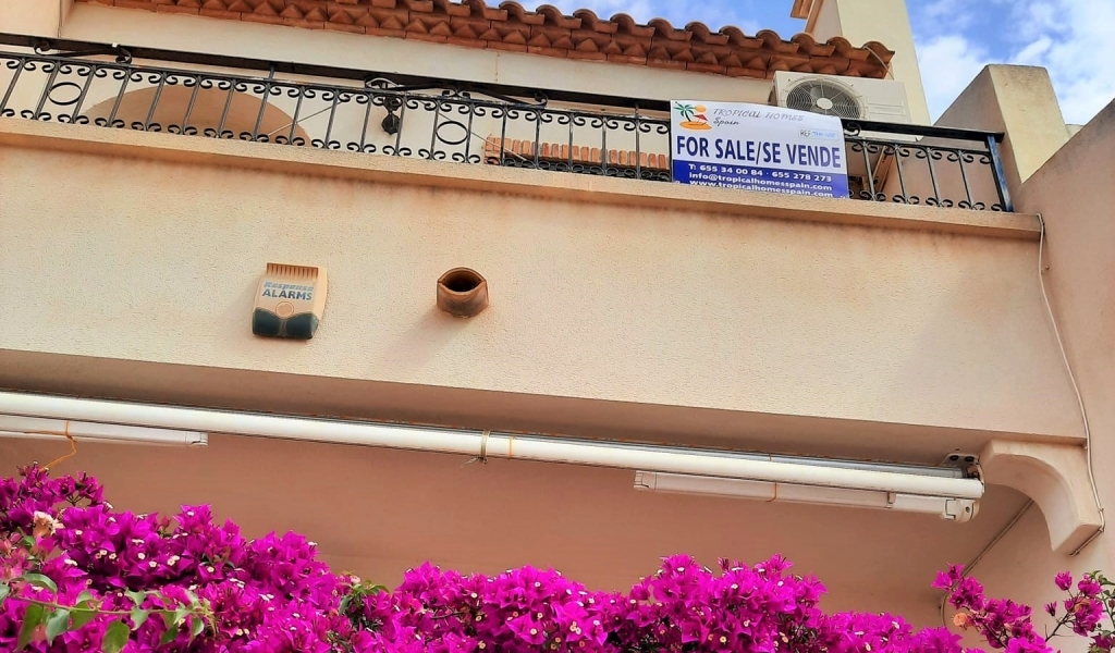 LOVELY TOWNHOUSE IN THE DESIREABLE MONTILLA IV COMPLEX IN THE HEART OF PLAYA FLAMENCA