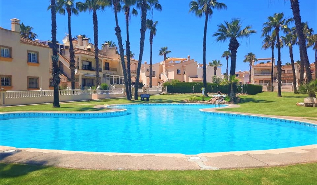 FANTASTIC APARTMENT OVERLOOKING THE POOL IN MONTILLA BAJO, PLAYA FLAMENCA