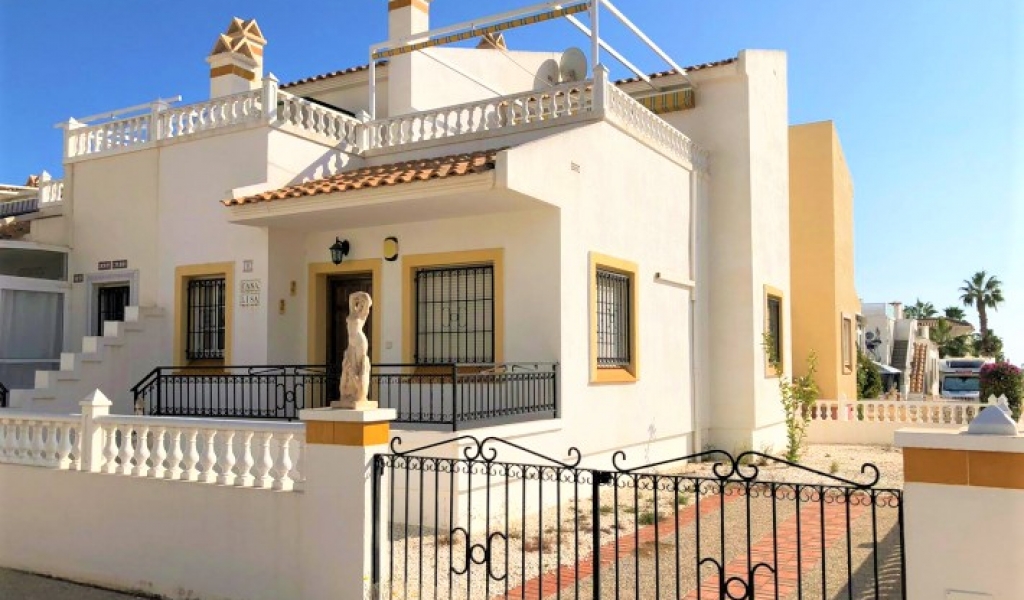 CORNER QUAD PROPERTY LOCATED IN DESIRABLE JUMILLA, PLAYA FLAMENCA