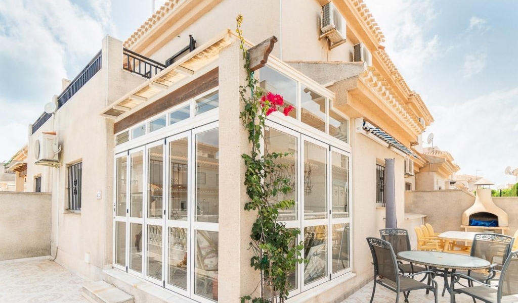 CORNER QUAD LOCATED IN EL CID RESIDENTIAL COMPLEX 700M FROM PLAYA FLAMENCA'S BEACHES