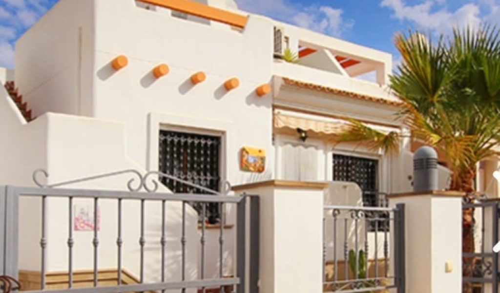 JUMILLA STYLE BUNGALOW LOCATED CLOSE TO LA FUENTE CENTRE IN VIILLAMARTIN